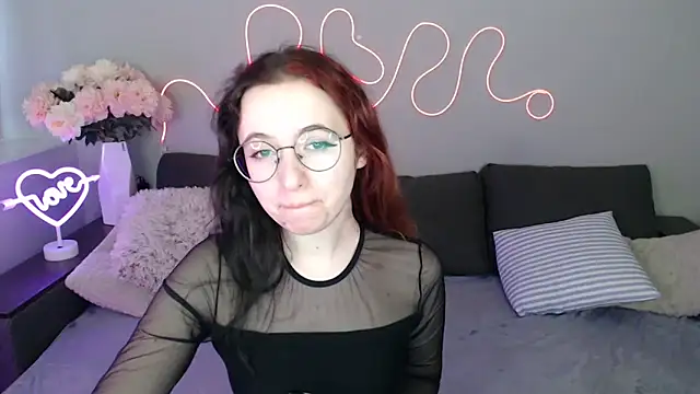 Snapshot of Mini_Diva chatting on November 29, 9:31 am Mini Diva online show from November 29, 9:31 am