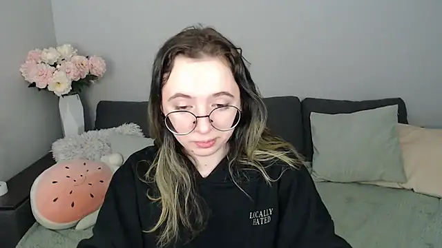 Snapshot of Mini_Diva chatting on October 29, 9:08 am Mini Diva online show from October 29, 9:08 am