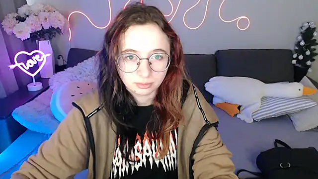 Mini Diva online show from April 5, 8:21 am