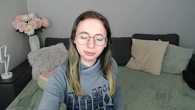 Snapshot of Mini_Diva chatting on September 27, 8:09 am Mini Diva online show from September 27, 8:09 am