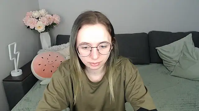 Snapshot of Mini_Diva chatting on September 29, 8:10 am Mini Diva online show from September 29, 8:10 am