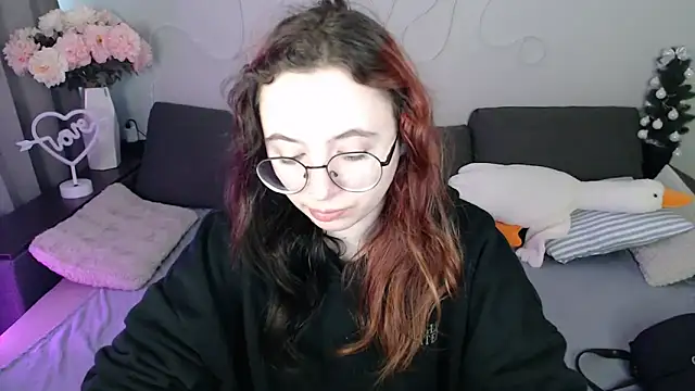 Mini Diva online show from April 4, 8:54 am