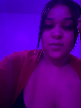 yourfavlightskinn online show from December 21, 7:26 pm