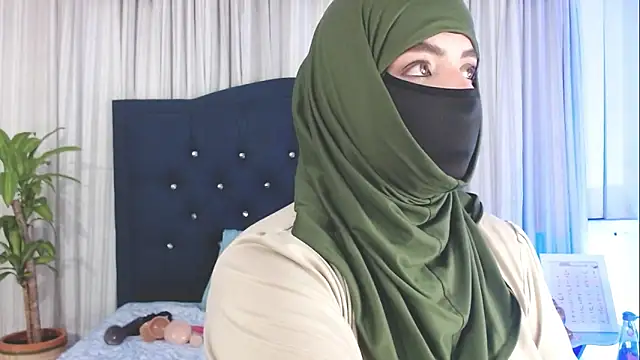 Snapshot of Uzra_hayed chatting on March 3, 10:52 pm Uzra hayed online show from March 3, 10:52 pm