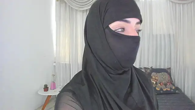 Snapshot of Uzra_hayed chatting on June 3, 2:55 pm Uzra hayed online show from June 3, 2:55 pm