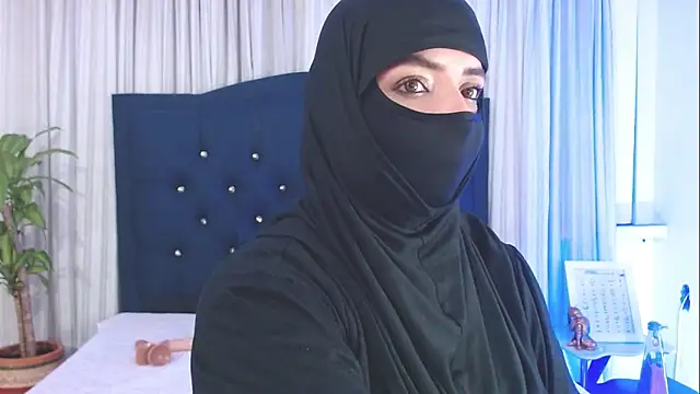 Snapshot of Uzra_hayed chatting on March 8, 1:39 am Uzra hayed online show from March 8, 1:39 am