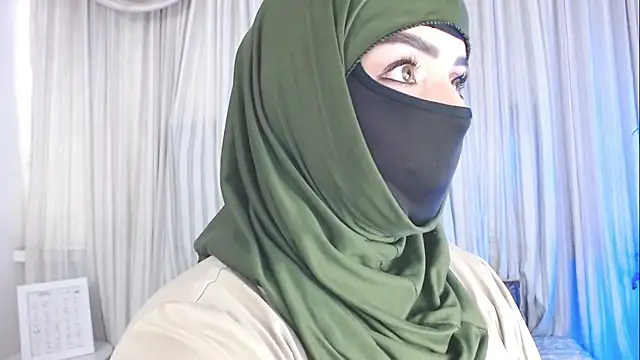 Snapshot of Uzra_hayed chatting on October 6, 7:58 pm Uzra hayed online show from October 6, 7:58 pm