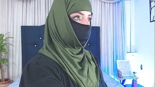 Snapshot of Uzra_hayed chatting on March 5, 10:54 pm Uzra hayed online show from March 5, 10:54 pm