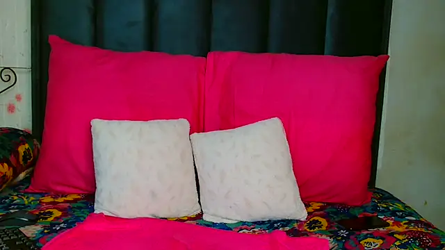 Kiaralane xx online show from February 7, 10:30 pm