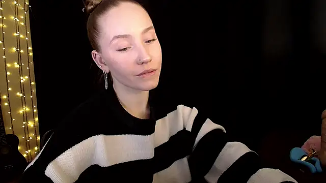 SindiWatsoon online show from February 3, 1:27 pm