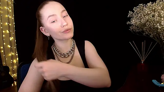 SindiWatsoon online show from March 3, 3:08 pm