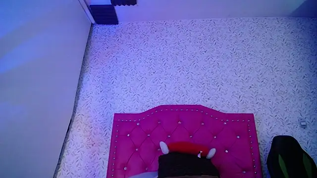 luly pink online show from October 16, 3:59 am