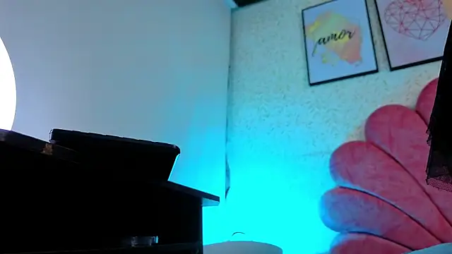 Snapshot of luly_pink chatting on June 24, 4:33 am luly pink online show from June 24, 4:33 am