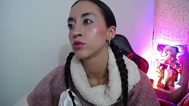 luly pink online show from November 18, 3:32 am