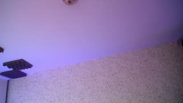 luly pink online show from December 18, 3:55 am