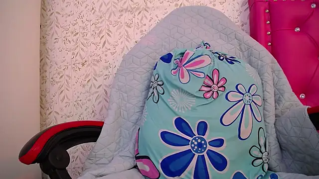 luly pink online show from November 29, 4:01 am