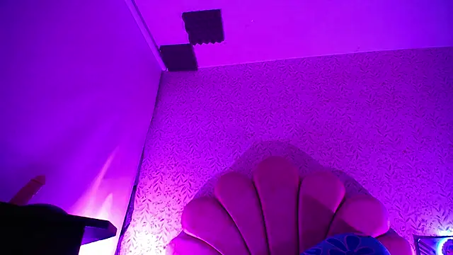 luly pink online show from May 31, 1:39 pm