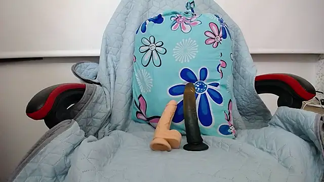 luly pink online show from November 30, 5:08 am