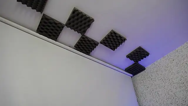 luly pink online show from November 25, 4:02 am