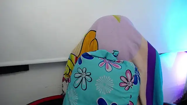 luly pink online show from December 3, 3:40 am