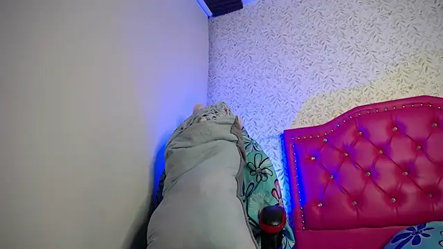 luly pink online show from March 17, 4:04 am