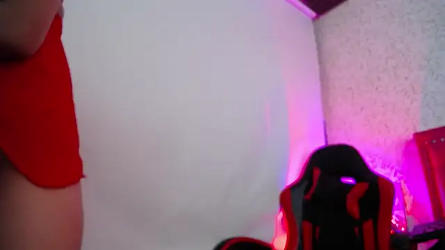 luly pink online show from November 28, 4:01 am