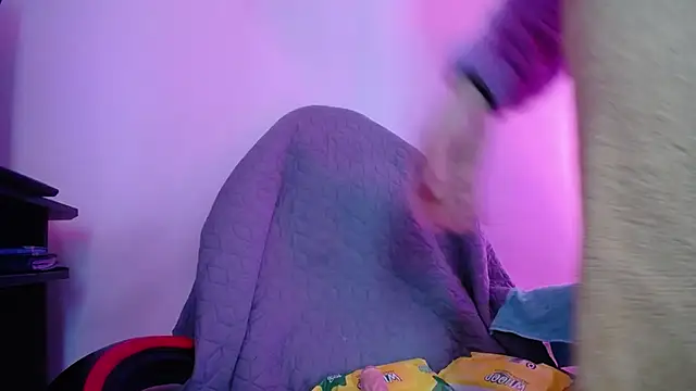 luly pink online show from November 13, 3:32 am