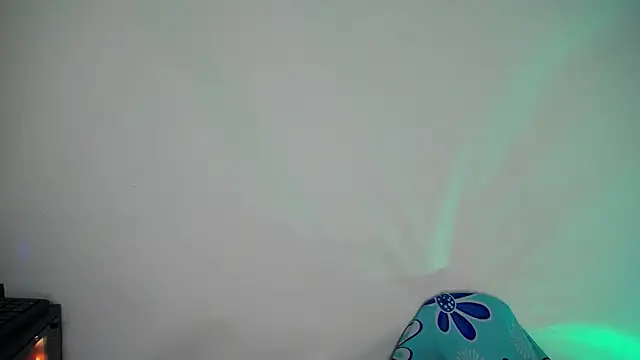 luly pink online show from November 27, 4:02 am