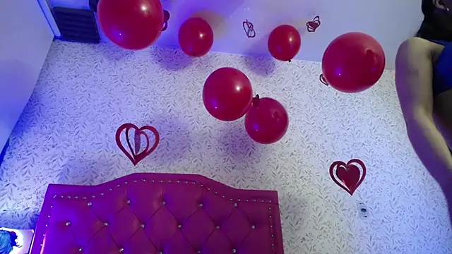 luly pink online show from February 12, 3:39 am