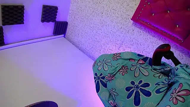 luly pink online show from January 8, 4:07 am