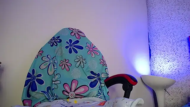 luly pink online show from March 21, 3:41 am