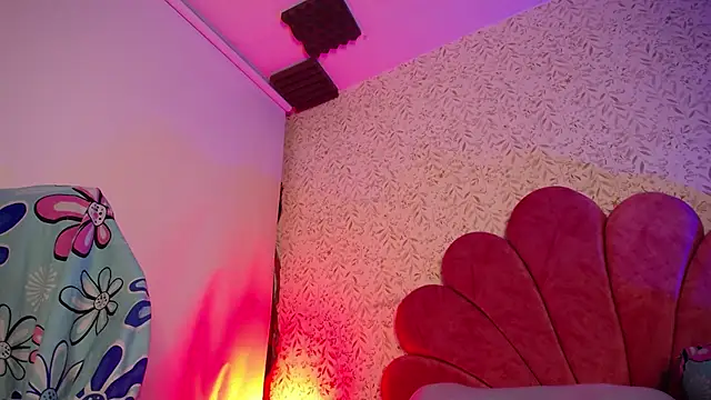luly pink online show from May 30, 4:41 am