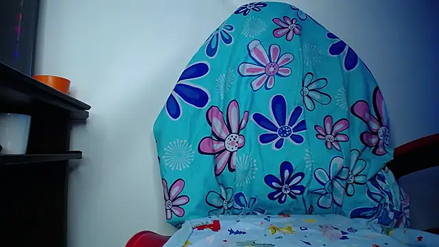 luly pink online show from March 24, 12:32 am