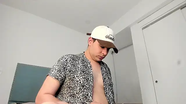 Latin boy surprisee online show from July 9, 12:11 am