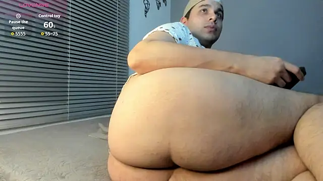 Snapshot of Latin_boy_surprisee chatting on November 8, 12:58 am Latin boy surprisee online show from November 8, 12:58 am