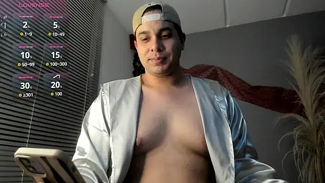 Latin boy surprisee online show from January 18, 1:20 am