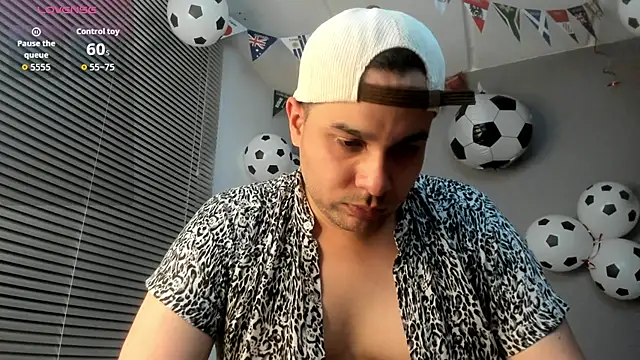 Latin boy surprisee online show from June 12, 12:30 am