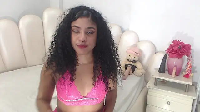 Snapshot of VioletXia_ chatting on May 20, 7:27 am VioletXia online show from May 20, 7:27 am
