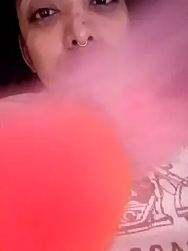 Snapshot of VictoireFeller chatting on October 24, 4:11 am VictoireFeller online show from October 24, 4:11 am