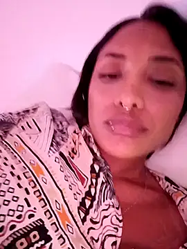 Snapshot of VictoireFeller chatting on December 15, 4:29 am VictoireFeller online show from December 15, 4:29 am