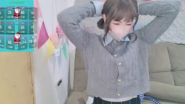 Snapshot of A33-asami chatting on December 1, 1:28 am A33-asami online show from December 1, 1:28 am