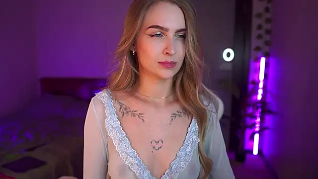 Snapshot of Kamila_icee chatting on September 16, 6:31 pm Kamila icee online show from September 16, 6:31 pm