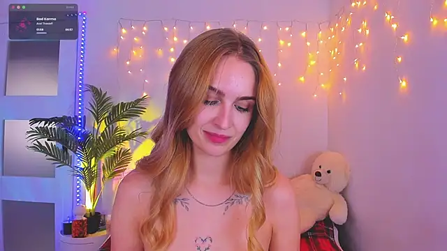 Snapshot of Kamila_icee chatting on January 30, 10:19 pm Kamila icee online show from January 30, 10:19 pm