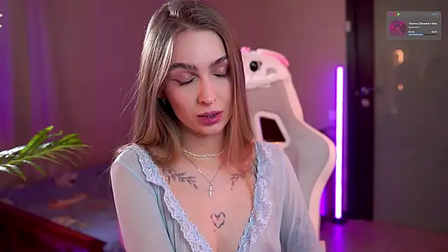 Kamila icee online show from February 4, 10:05 pm