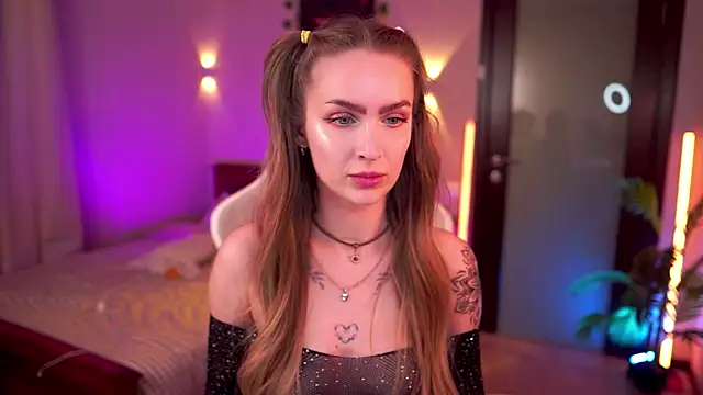 Kamila icee online show from March 21, 9:30 pm