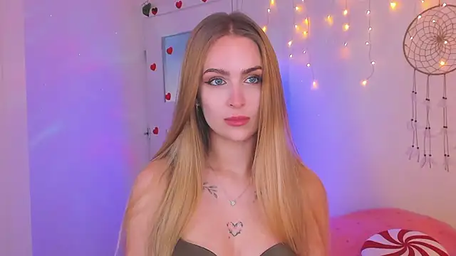 Snapshot of Kamila_icee chatting on February 28, 8:07 pm Kamila icee online show from February 28, 8:07 pm