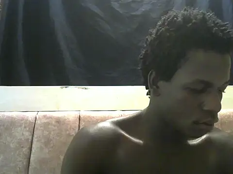 Snapshot of Bigras0011 chatting on June 19, 2:50 am Bigras0011 online show from June 19, 2:50 am