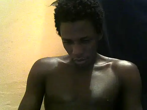 Snapshot of Bigras0011 chatting on May 31, 4:02 pm Bigras0011 online show from May 31, 4:02 pm