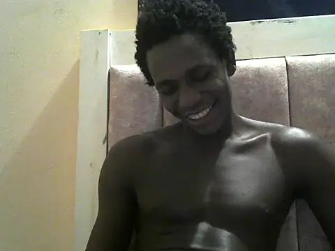 Snapshot of Bigras0011 chatting on June 20, 4:23 pm Bigras0011 online show from June 20, 4:23 pm