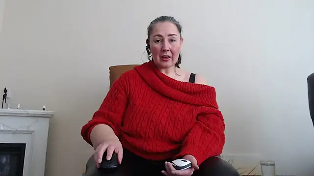 Snapshot of MilfGina chatting on February 8, 12:50 pm MilfGina online show from February 8, 12:50 pm